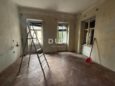 Ostalo; potrebna renovacija, drveni pod
