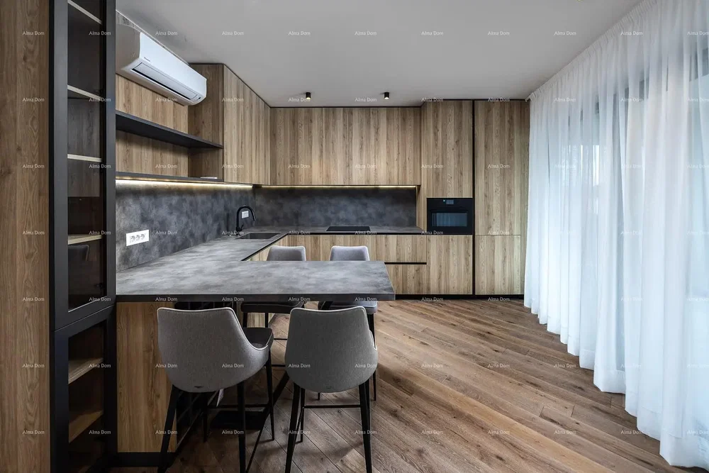 Kuchyně; kuchyňské spotřebiče, moderní styl, po rekonstrukci, přirozené světlo