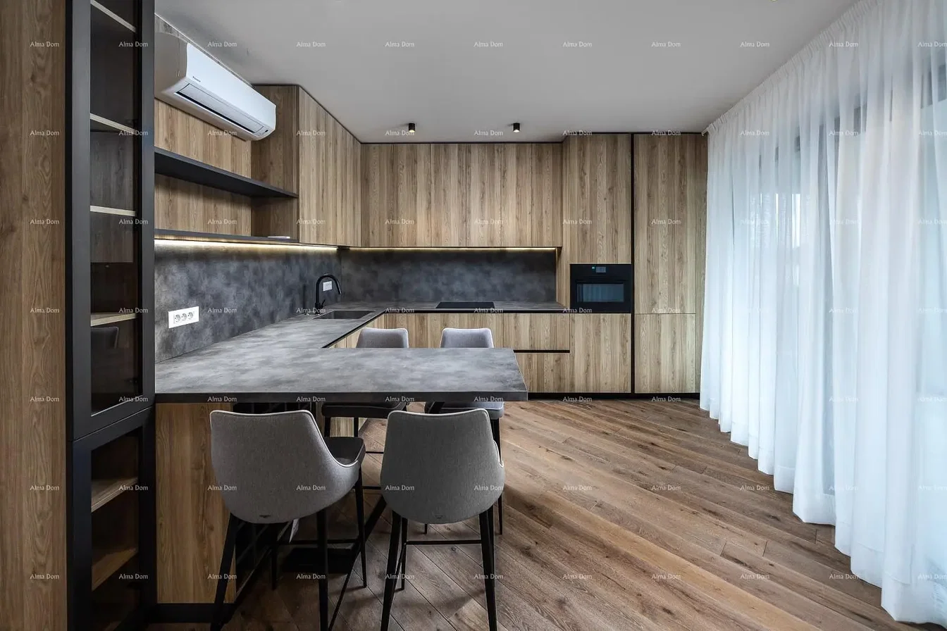 Kuchyně; kuchyňské spotřebiče, moderní styl, po rekonstrukci, přirozené světlo