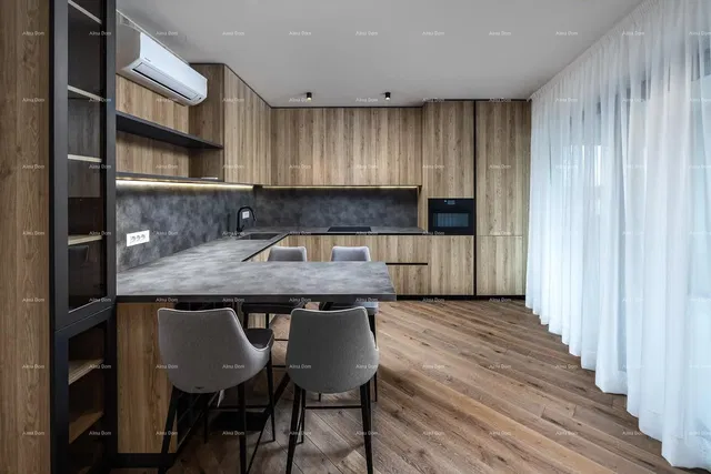 Кухня; кухненски уреди, модерен стил, ремонтиран, естествена светлина