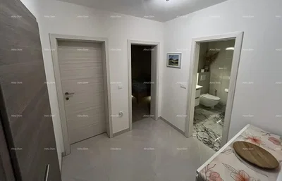 Garderoba; pločice, renoviran, prirodno svjetlo
