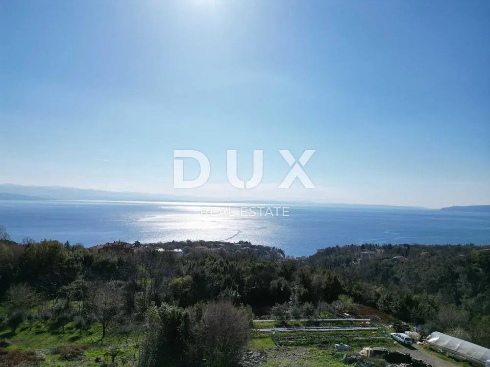 Dům a okolí; výhled