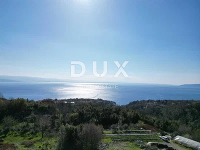 Dům a okolí; výhled