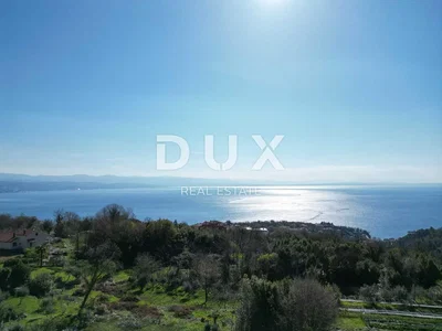 Dům a okolí; výhled