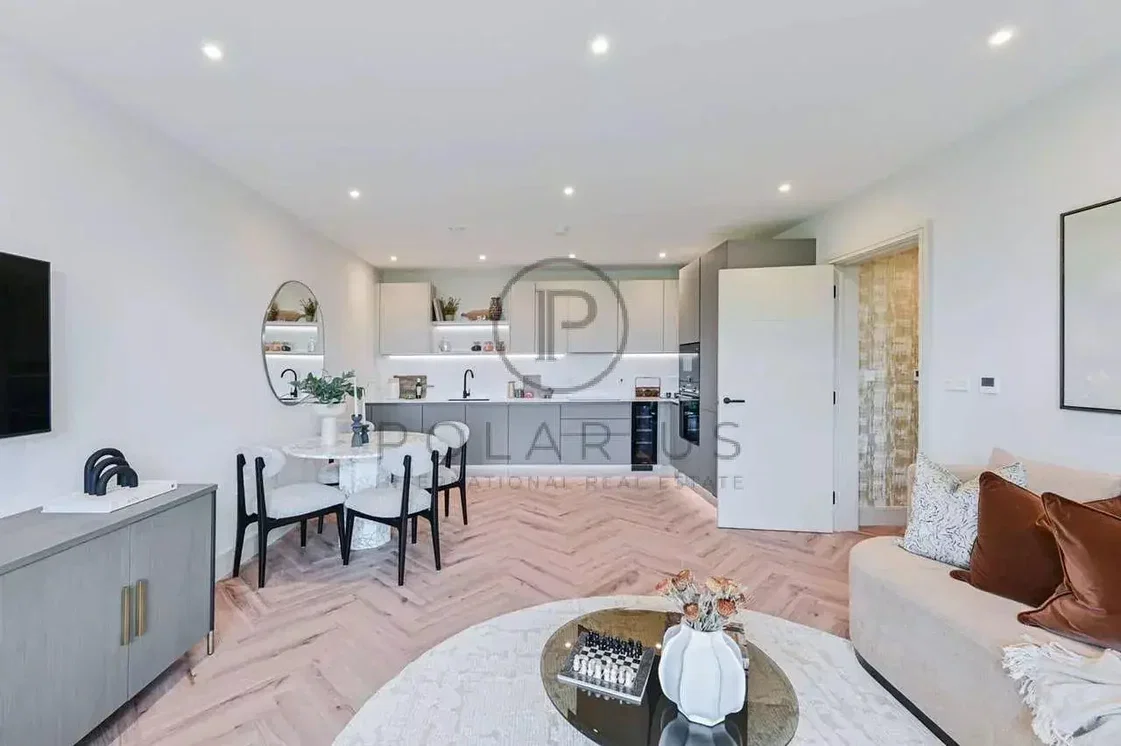 Salon; style moderne, parquet, lumière naturelle, rénové