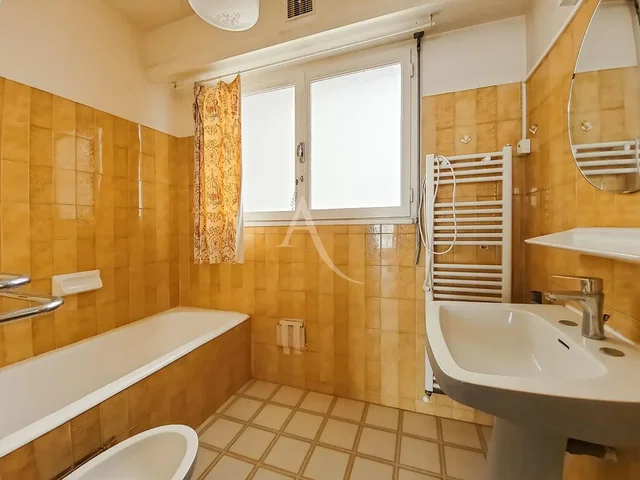 Хол