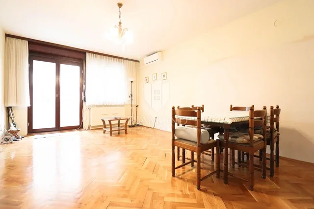 Хол