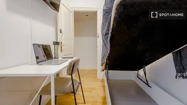 Хол