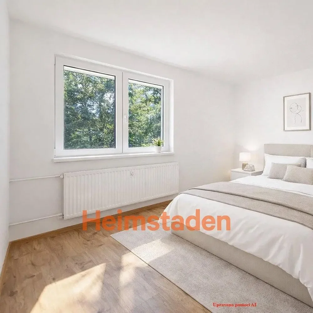Schlafzimmer; holzboden, tageslicht, blick