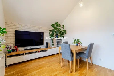Wohnzimmer; holzboden, tageslicht, moderner stil
