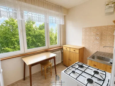 Cuisine; électroménager, carrelage, vue, lumière naturelle
