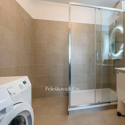 Badezimmer; fliesenboden, renoviert