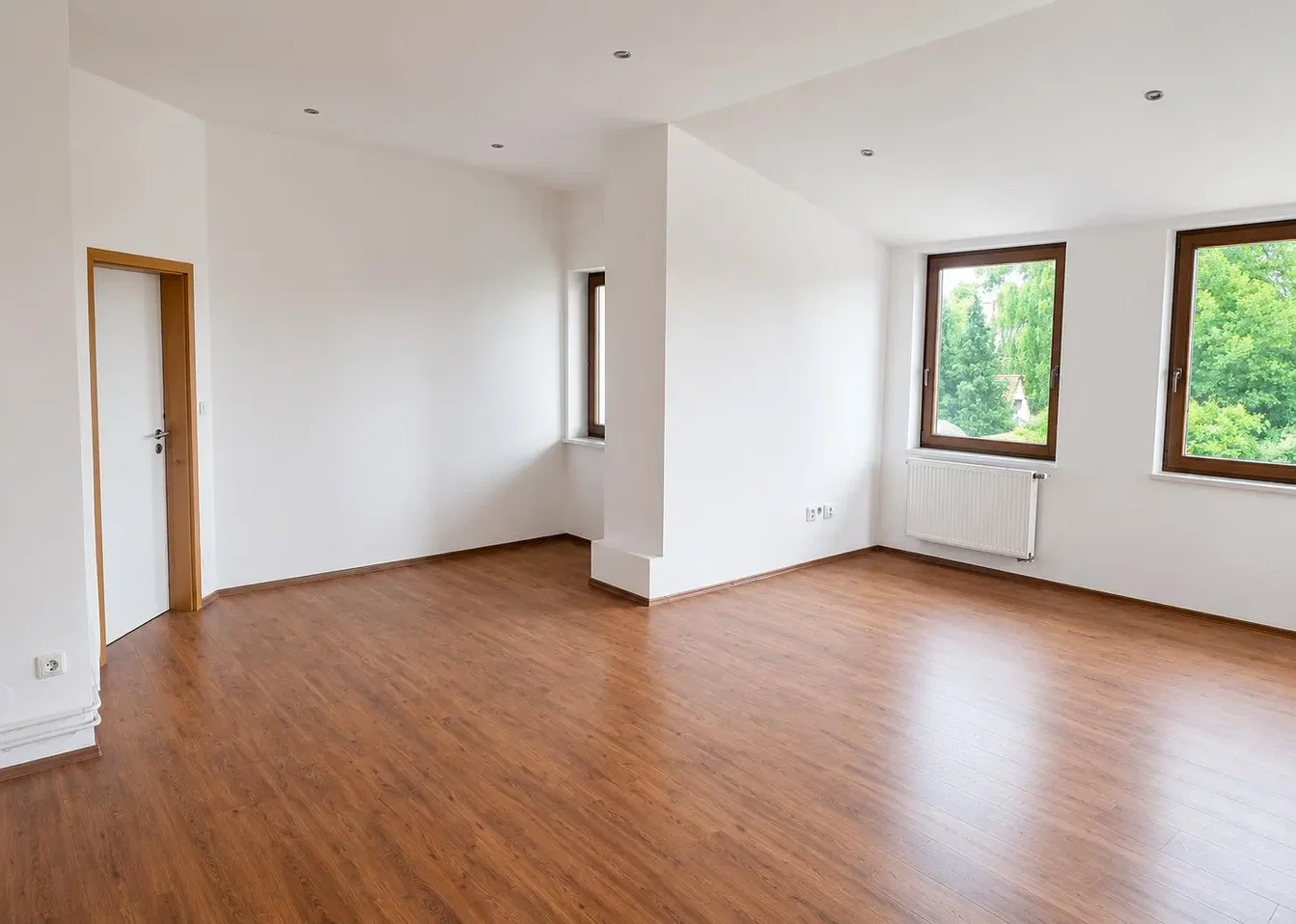 Wohnzimmer; holzboden, tageslicht, blick