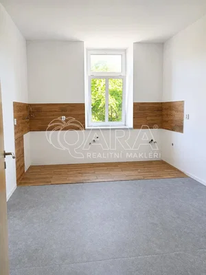 Kupaonica; prirodno svjetlo, potrebna renovacija