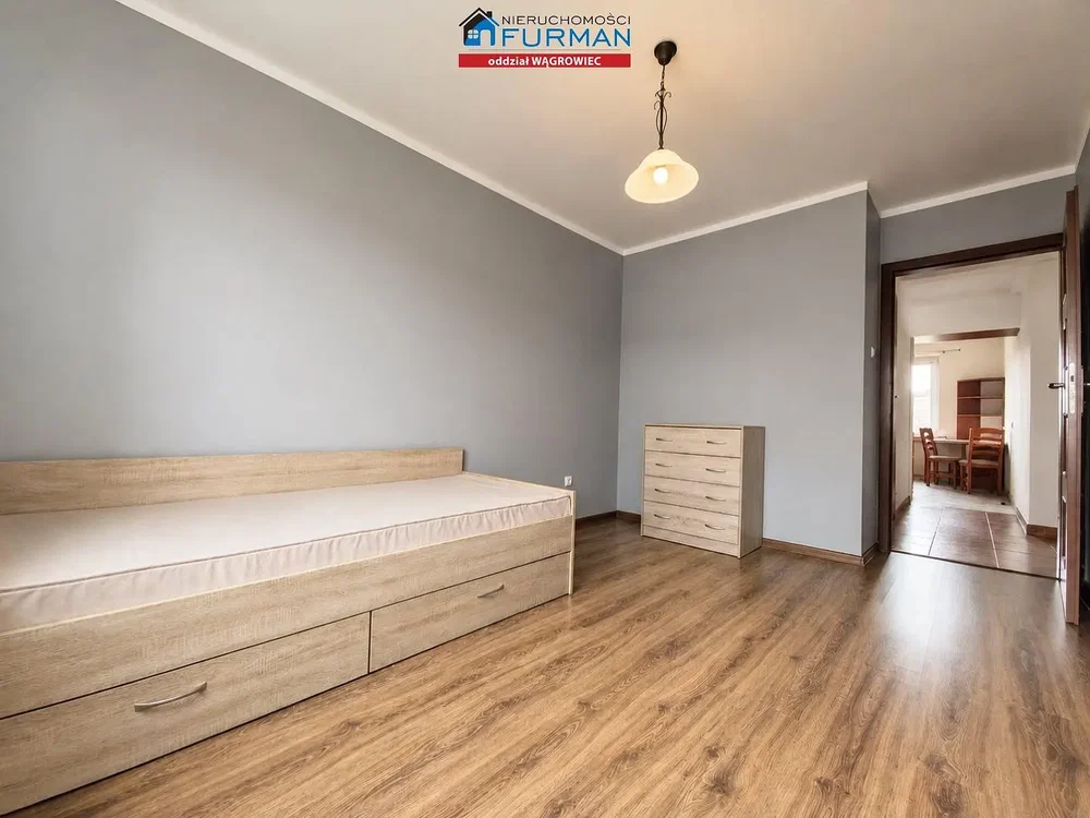 Camera da letto; pavimento in legno, luce naturale