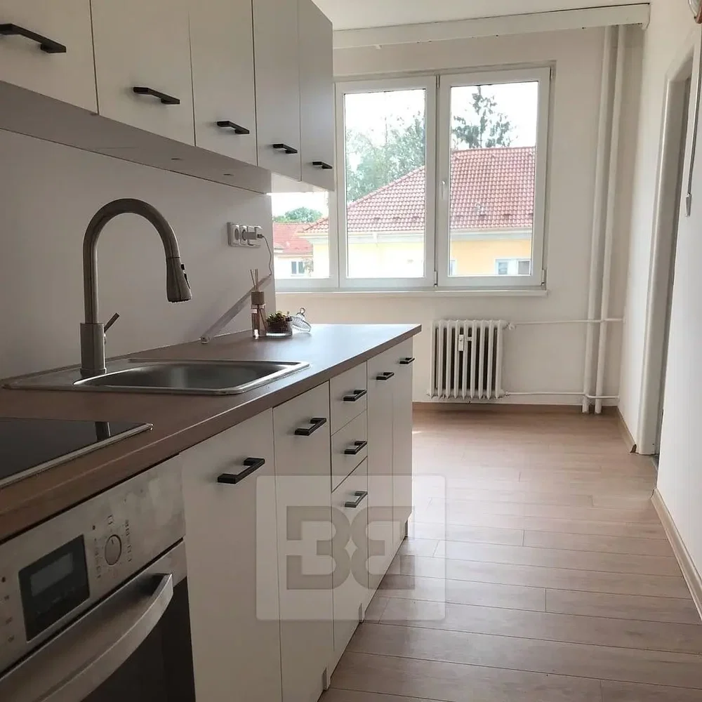 Küche; küchengeräte, fliesenboden, tageslicht, moderner stil