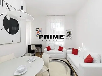 Soggiorno; stile moderno, luce naturale, pavimento in legno
