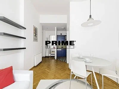 Soggiorno; luce naturale, pavimento in legno, stile moderno
