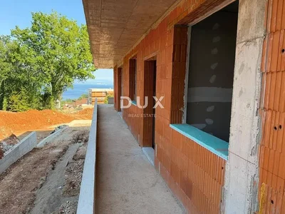 Balkon; pogled, prirodna svjetlost, potrebna renovacija