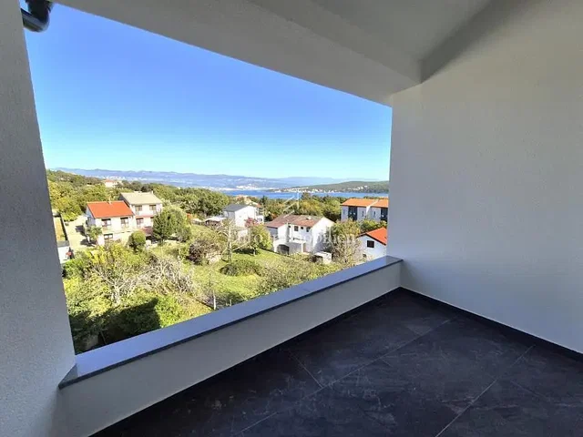 Balcón; vista, suelo de baldosas
