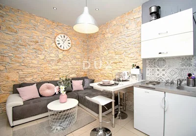 Wohnzimmer; küchengeräte, fliesenboden, tageslicht, moderner stil