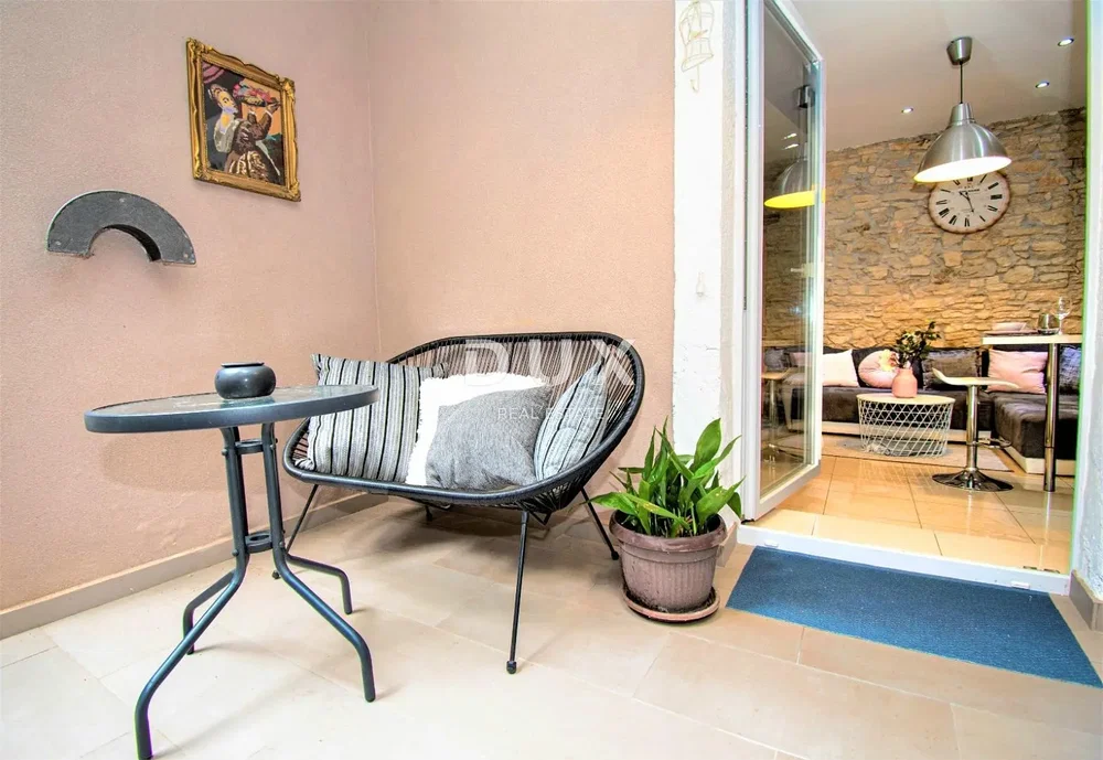 Terrasse; fliesenboden, tageslicht, moderner stil