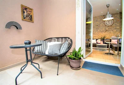 Terrasse; fliesenboden, tageslicht, moderner stil