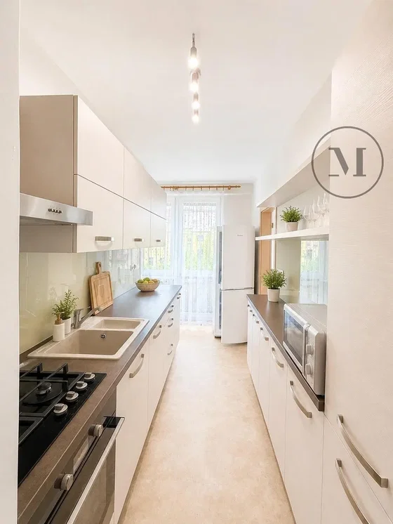 Mutfak; mutfak aletleri, doğal ışık, modern stil, tadilatlı