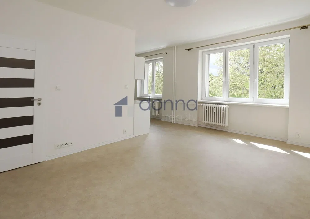 Autre; lumière naturelle, nécessite rénovation