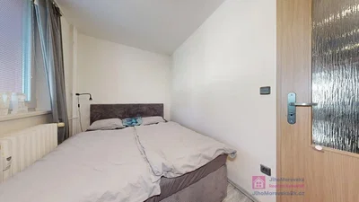 Chambre; lumière naturelle, parquet
