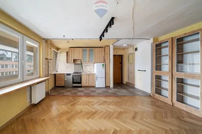 Cuisine; électroménager, parquet, lumière naturelle