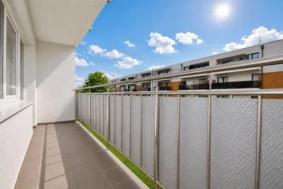 Balkon; pločice, prirodno svjetlo, pogled