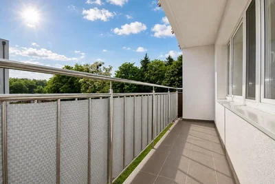 Balkon; pogled, pločice, prirodno svjetlo