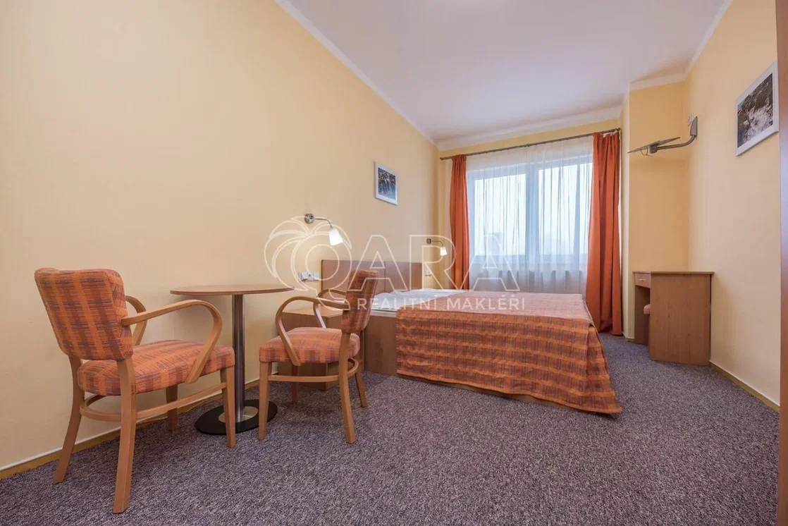 Schlafzimmer; tageslicht, fliesenboden