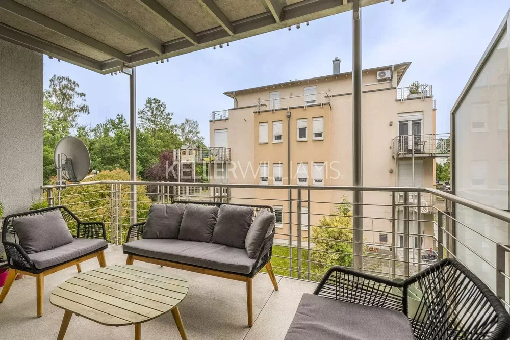 Balkon; doğal ışık, manzara