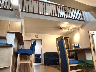 Wohnzimmer; holzboden, tageslicht