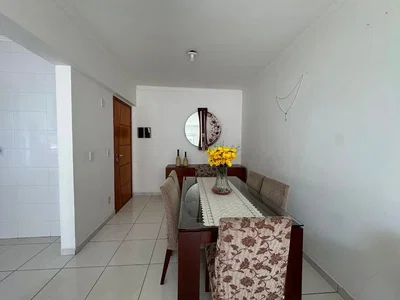 Otro; suelo de baldosas, luz natural