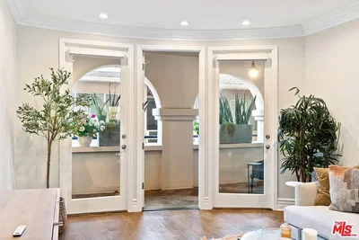 Salon; lumière naturelle, parquet, style moderne
