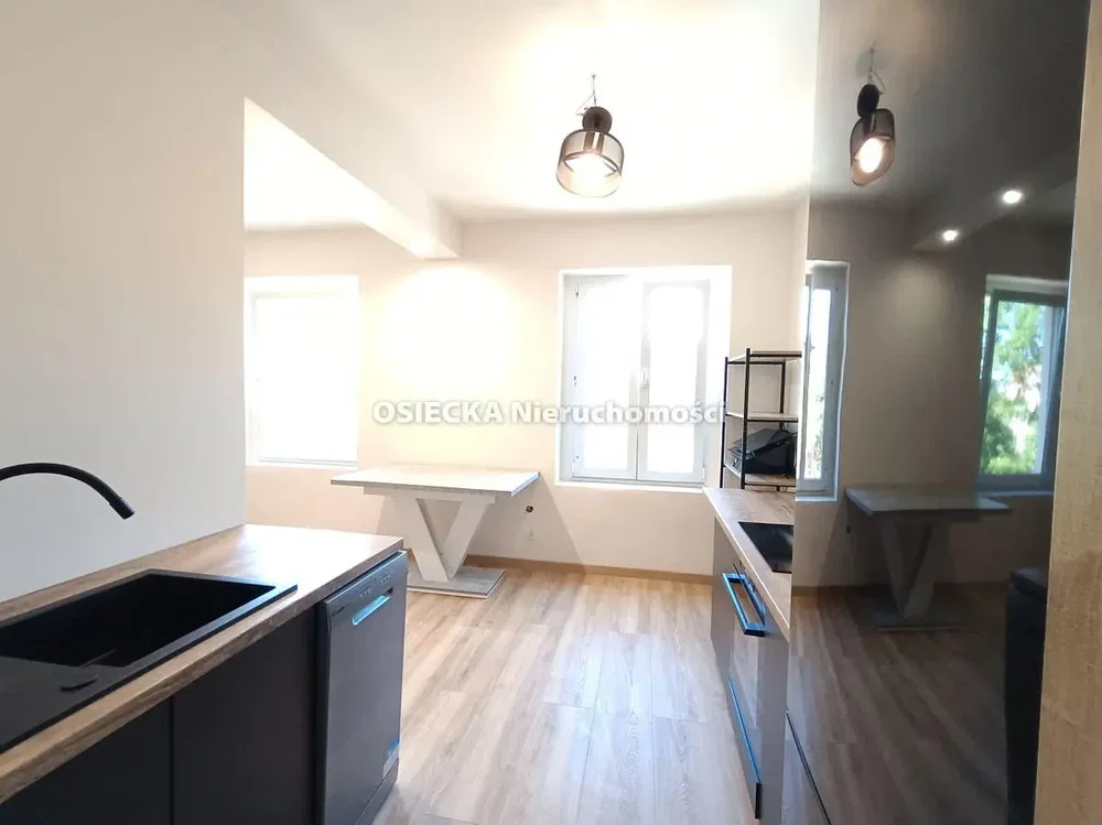 Cuisine; lumière naturelle, parquet, rénové