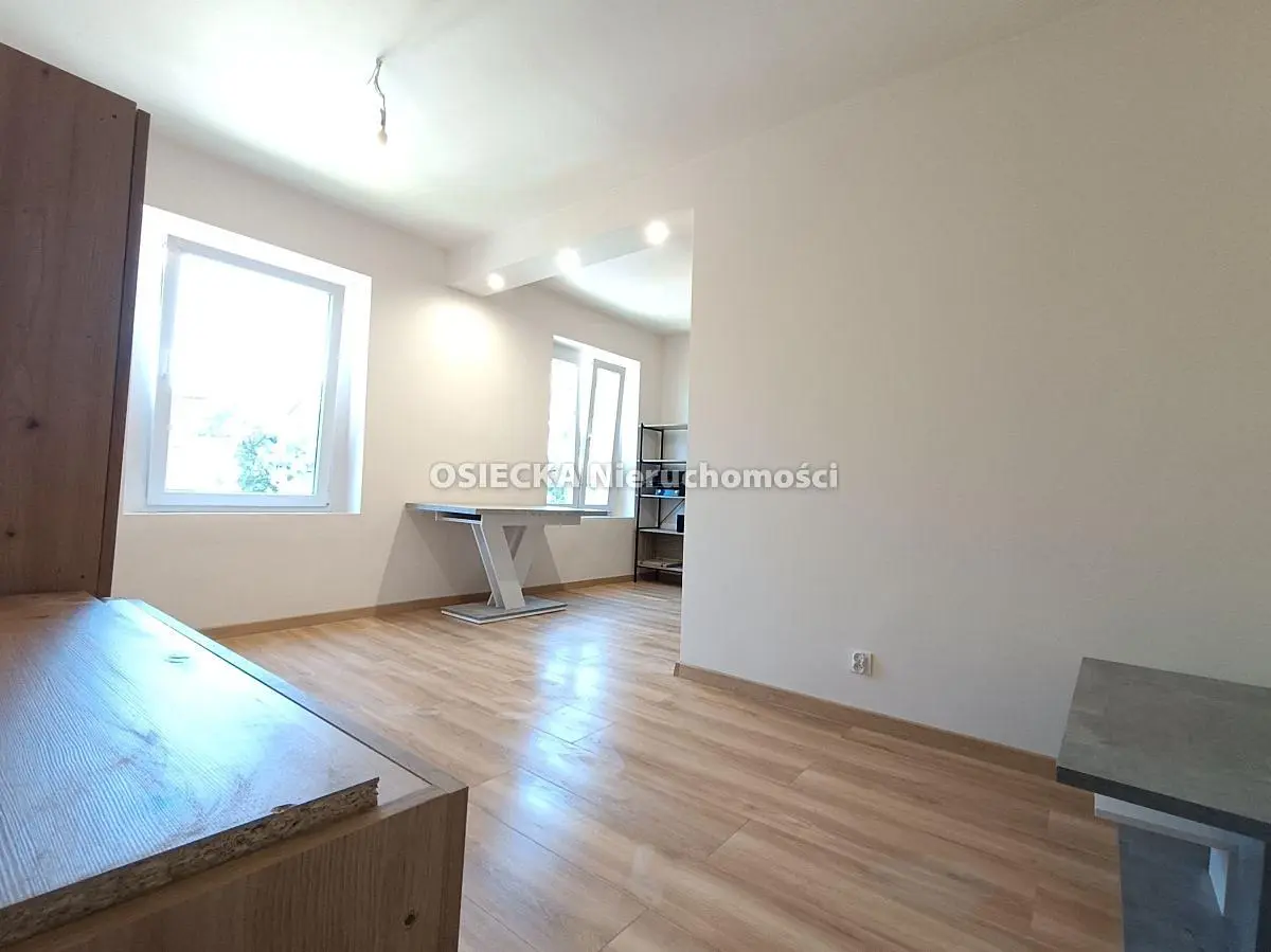 Autre; lumière naturelle, parquet