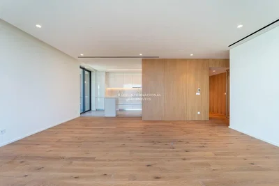 Wohnzimmer; holzboden, tageslicht, moderner stil
