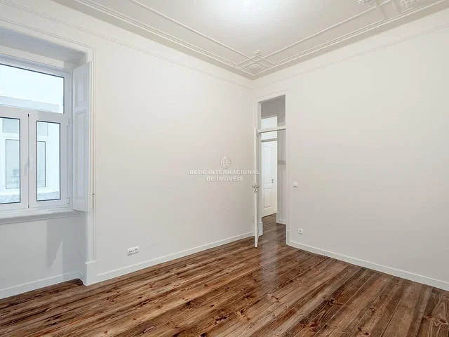 Schlafzimmer; holzboden, tageslicht