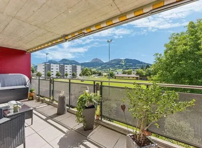 Balkon; widok, światło dzienne, podłoga z płytek