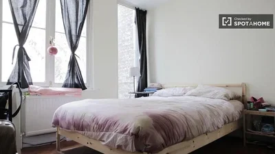 Camera da letto; luce naturale