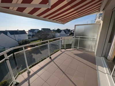 Balcony; tile floor, view, natural light