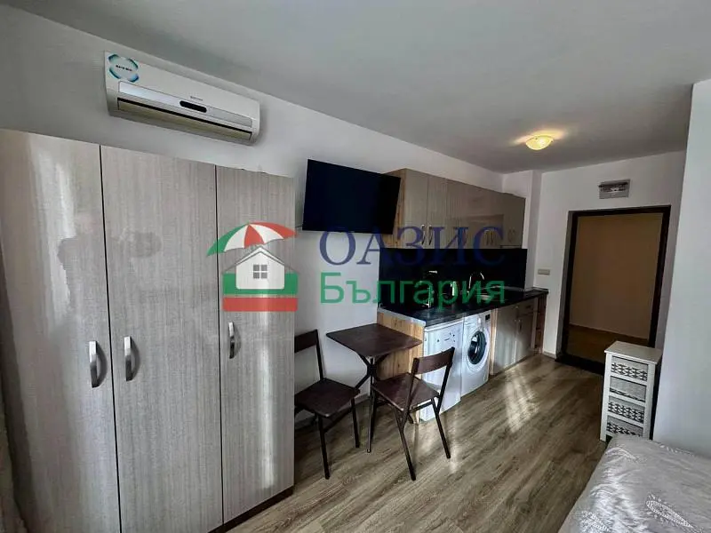 Kitchen; kitchen appliances, wood floor, natural light