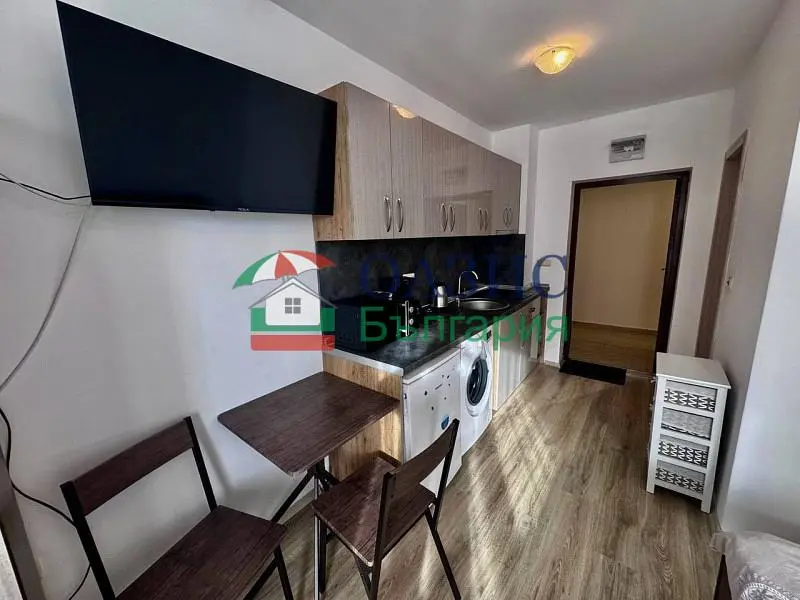 Kitchen; kitchen appliances, wood floor, natural light
