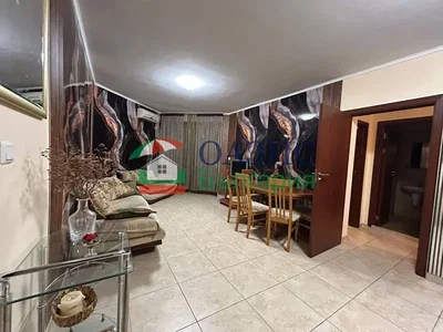 Woonkamer; tegelvloer