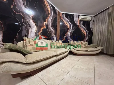 Woonkamer; tegelvloer