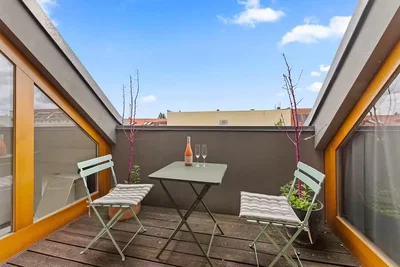 Balkon; tageslicht, holzboden